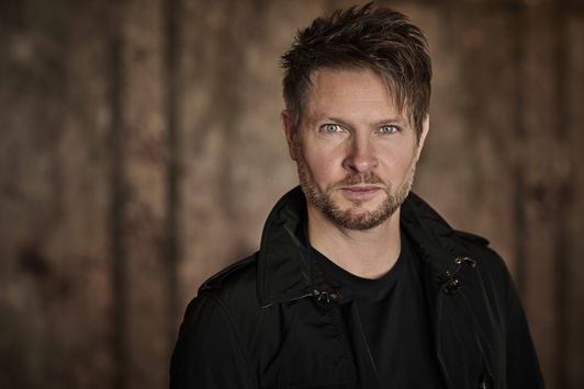 Bühnen Bern: Chefdirigent Krzysztof Urbanski und das Berner Symphonieorchester verlängern ihre erfolgreiche Zusammenarbeit bis 2032