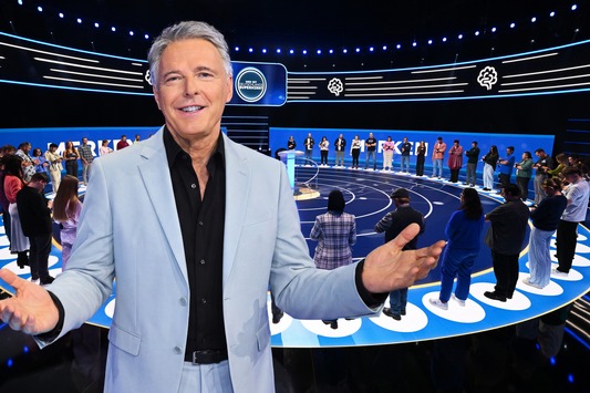 Haben Sie das Zeug zum Superhirn? Jörg Pilawas neues Quiz "Wer ist Deutschlands Superhirn?" startet am Donnerstag in SAT.1