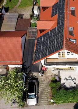 Liefergarantie bei ADAC Solar: Solaranlage jetzt planen und im Sommer umweltfreundlich Strom produzieren