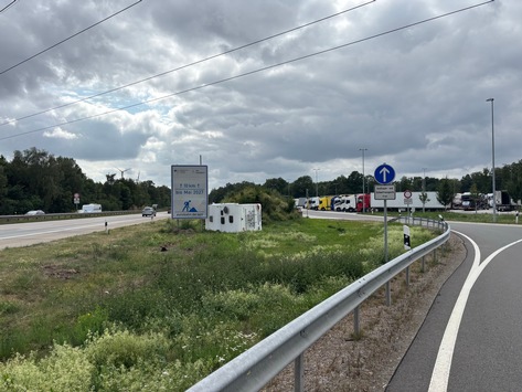 POL-DEL: Autobahnpolizei Ahlhorn: Wohnmobil verunfallt auf Autobahn 1, Parkplatz Kiekut +++ Zwei Personen leicht verletzt