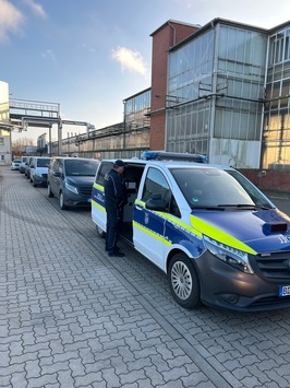 HZA-KI: Zoll stellt vier illegal beschäftigte Arbeiter auf Kieler Werksgelände fest