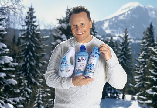Neu und nur für kurze Zeit: Lenor und Stardesigner Guido Maria Kretschmer holen mit Limitierter Edition "Winterzauber" die Magie verschneiter Tage nach Hause
