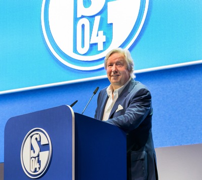 Schon beim Auftaktspiel Präsenz auf dem Spielfeld / Veltins ist neuer Trikotsponsor des FC Schalke 04 und stärkt Präsenz in der Saison 2023/24