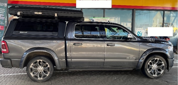 POL-H: Berenbostel: Dodge Ram von Grundstücksauffahrt entwendet - Polizei sucht Zeugen