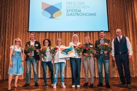 Erfolgreicher BdS-Mittagsempfang, tolle Nominierungen und strahlende Sieger: Preis der Deutschen Systemgastronomie 2022 verliehen