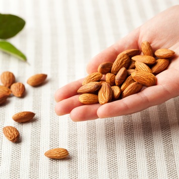 Aktuelle Studie: Mandelkonsum verbessert die Ernährung