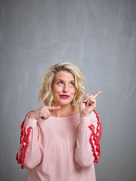 Warum Elena Uhlig der Pizza abschwört: „Gepupst wie eine Rakete“ / Schauspielerin und Instagram-Star Elena Uhlig nutzt ihre Reichweite, um über Darmkrankheiten aufzuklären