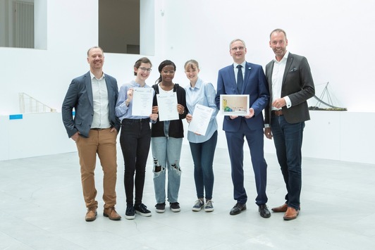 Junior.ING-Modelle im Baukunstarchiv NRW in Dortmund: Schülerinnen aus Oberhausen ausgezeichnet