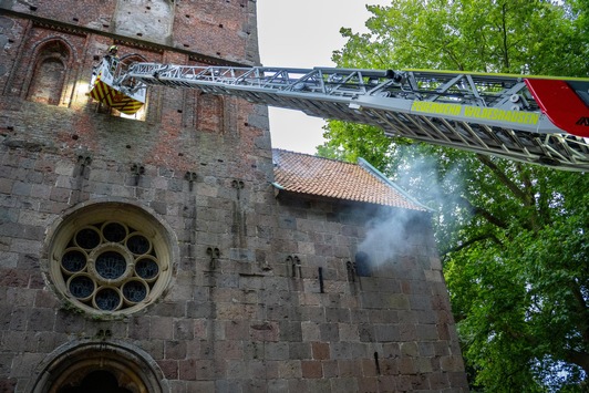 FW-OLL: Großangelegte Übung an der Alexanderkirche in Wildeshausen