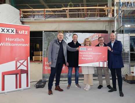 Der Neubau des XXXLutz Möbelhauses in Rangsdorf biegt auf die Zielgerade ein Der Neubau des XXXLutz Möbelhauses in Rangsdorf biegt auf die Zielgerade ein