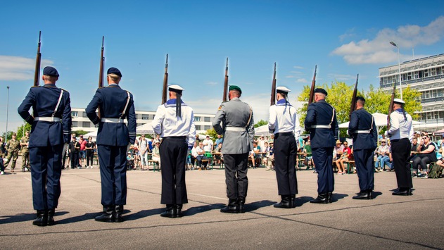 Die unsichtbaren Hürden: Was Soldaten im Alltag erwartet und wie der Soldatenhilfe e.V. helfen kann