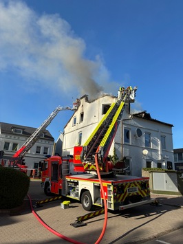 FW-PI: Abschlussmeldung: Uetersen: Großfeuer beschäftigt 70 Einsatzkräfte aus 4 Feuerwehren. Feuer nach 4 Stunden gelöscht
