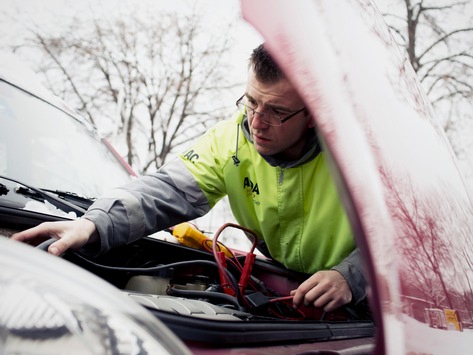 Volle Batterien können Pannen vermeiden / Regelmäßige Batteriepflege ist entscheidend / Worauf es bei Batterieladegeräten ankommt