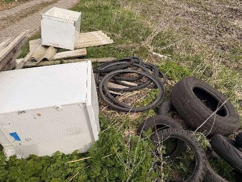 POL-AUR: Krummhörn - Schrott in der Natur entsorgt / Krummhörn - Berauscht gefahren / Südbrookmerland - Brand in einer Scheune