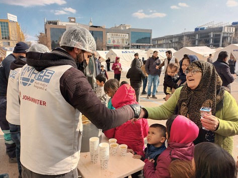 Johanniter bauen Hilfe in der Türkei und Syrien weiter aus / Umfassende Hilfsgüterverteilungen in beiden Ländern starten ++ Zweites Nothilfeteam reist Sonntag in die Türkei