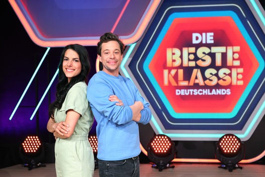 "Die beste Klasse Deutschlands": Wochenshows starten am 26. April 2024 bei KiKA / Welche Schulklassen quizzen sich ins Superfinale der Frühjahrsstaffel?