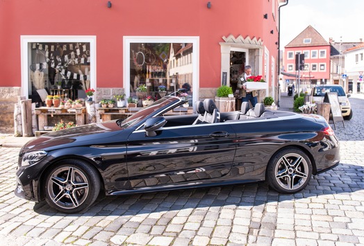 Tipps für den Alltag / Cabrio: Mit geschlossenem Dach auf der sicheren Seite / Wer Diebstahl leichtfertig ermöglicht, riskiert Versicherungsschutz