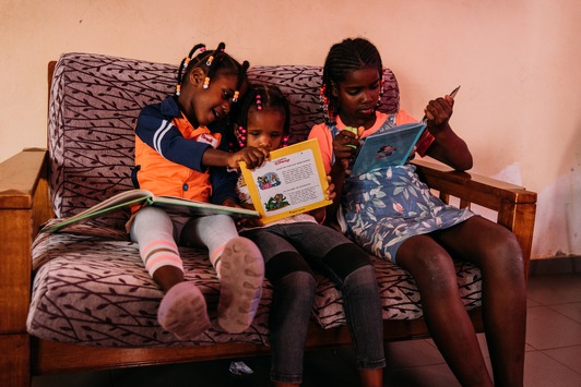 „Der Baum in mir ist stark und biegsam“ / Kinderbuch-Ratgeber der SOS-Kinderdörfer zu Weihnachten