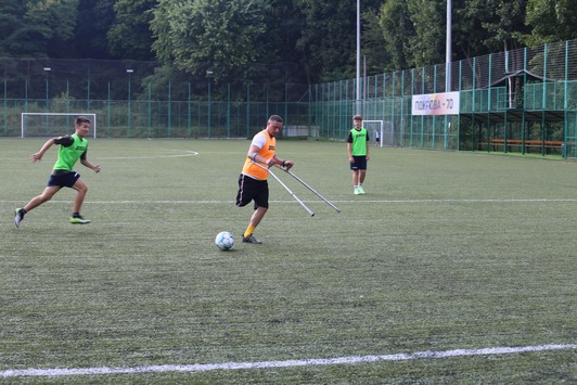 Ukraine: Fußball als Therapie / Don Bosco hilft Kriegsversehrten