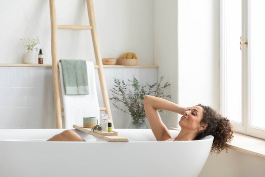 Wärmende Rituale für Körper und Seele: Mit ätherischen Ölen entspannt ins neue Jahr