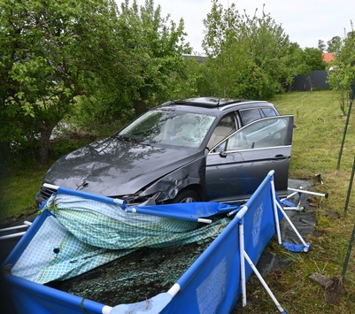 POL-DEL: Landkreis Wesermarsch: Pkw-Fahrerin ohne Führerschein verursacht größeren Verkehrsunfall mit hohem Sachschaden in Berne