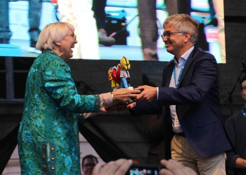 Menschen für Menschen erhält Förderpreis „Humano – Botschafter der Menschlichkeit“