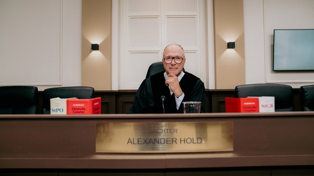 Seine neuen Fälle. SAT.1 startet Dreharbeiten zu "Richter Alexander Hold"