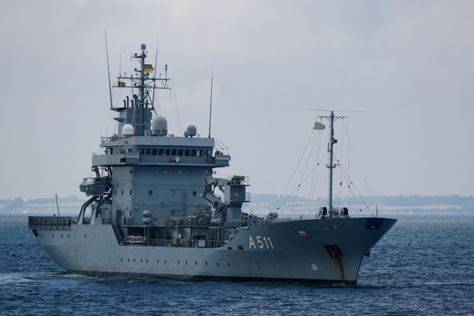 Nach humanitärer Hilfe während NATO-Einsatz – Tender „Elbe“ zurück in Kiel