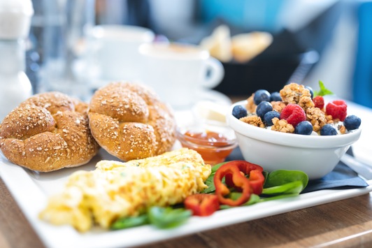 Essen nach der Uhr hält schlank / Wer morgens seine Hauptmahlzeit einnimmt, senkt das Risiko für Übergewicht und Diabetes-Typ-2