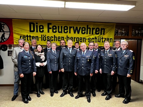 FFW Bergen: Generationswechsel bei der Ortsfeuerwehr Hassel - Torsten Neidert zum neuen Ortsbrandmeister gewählt