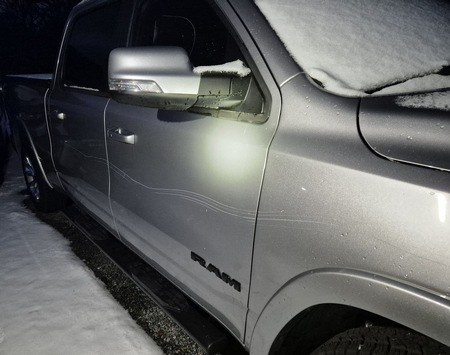 POL-SE: Pinneberg – Erheblicher Sachschaden an diversen Fahrzeuge bei Autohaus
