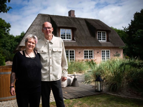 Aus der Platte ins Paradies: Berlinerin (46) gewinnt 2,5-Mio-Strandvilla - und will trotzdem Altenpflegerin werden