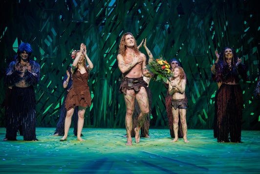 Sensationelle Starpremiere: Alexander Klaws begeistert Stuttgarts Musicalpublikum als Dschungelheld Tarzan