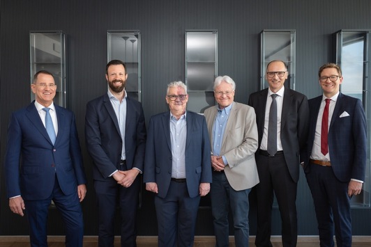 RHEACELL und AOP Health: Strategische Allianz für neuartige Therapien für Krankheit der Schmetterlingskinder und chronisch-venöse Wunden
