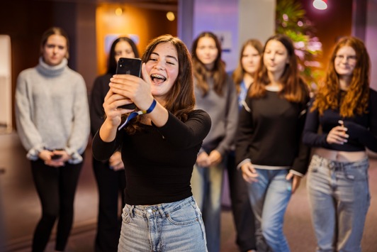 Anmeldung startet: WDR lässt Schulklassen zum Jugendmedientag 2026 hinter die Kulissen von Social Media und Journalismus blicken