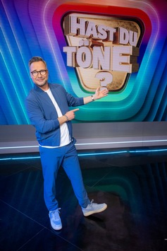 Oliver Geissen, Caroline Frier und Sasha quizzen als Kapitäne in Matthias Opdenhövels „Hast Du Töne?“ in SAT.1