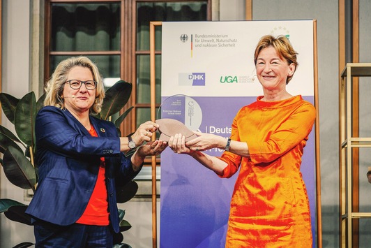 Andechser Molkerei Scheitz: Auszeichnung der 'CO2-Initiative KlimaBauer' mit dem 'Deutschen Umweltmanagementpreis 2021'