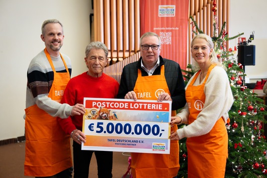 Postcode Lotterie vergibt Rekord-Förderung: Peter Maffay überreicht 5-Millionen-Euro-Scheck an Tafel Deutschland