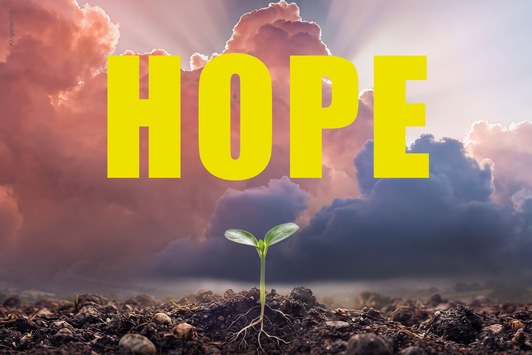 Jane Goodall, Boris Herrmann und Stefanie Kloß geben der Hoffnung ein Gesicht - in der neuen ProSieben-Doku "HOPE" mit Linda Zervakis im November