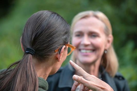 Hörgesundheit in Herbst und Winter: Experten-Tipps für Sicherheit und Wohlbefinden