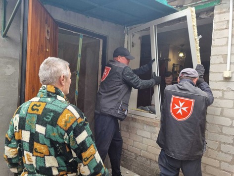 Aktion Deutschland Hilft: Winterhilfe für die Ukraine läuft auf Hochtouren / Heizzentren und winterfeste Häuser spenden Menschen Wärme