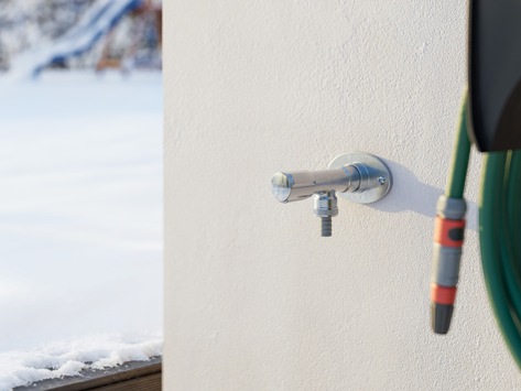 Frostschäden am Haus vermeiden: Außenleitungen rechtzeitig winterfest machen