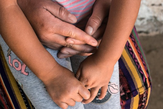Kriegsverbrechen an Kindern / Zum „Tag für die Beseitigung sexueller Gewalt in Konflikten“ fordern die SOS-Kinderdörfer besseren Schutz für Kinder
