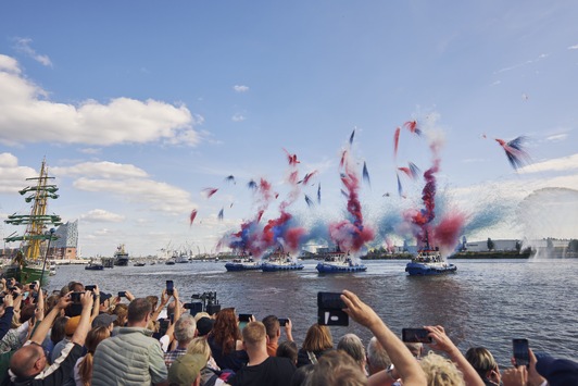 Schiffsparaden, Abendshows und Partnerregion Liverpool / 837. HAFENGEBURTSTAG HAMBURG mit Top-Programm