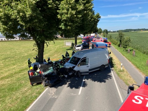 POL-STD: Beckdorf: Schwerer Verkehrsunfall im Begegnungsverkehr