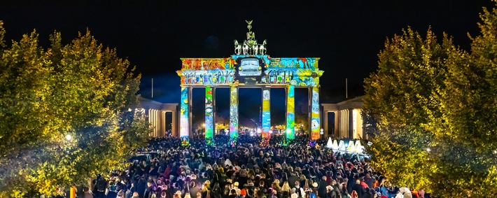 Besucherrekord beim 20. Festival of Lights Berlin: Mehr als 3,5 Mio. Menschen feierten 10 Nächte lang friedlich, fröhlich und gemeinsam die Freiheit