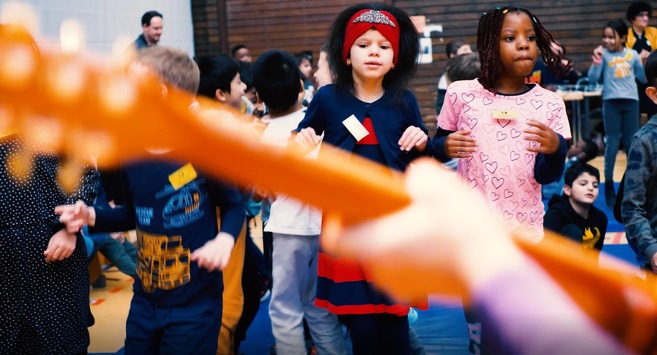Musik und Spaß beim Kinderkonzert mit bofrost* / Verbindende Momente im Sonderpädagogischen Förderzentrum München Süd-Ost