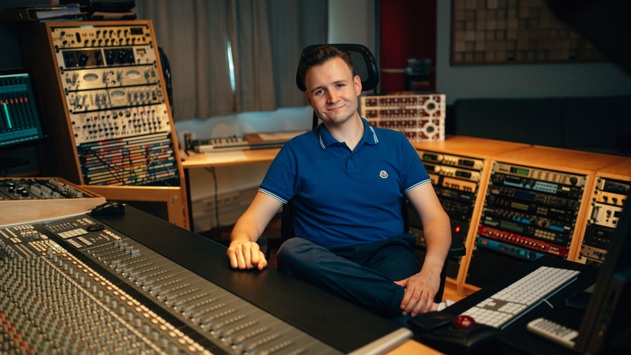 Home-Studio als Sprecher: Patrick Khatrao verrät, worauf es für Hörbuchsprecher ankommt, wenn sie von zu Hause aus durchstarten wollen