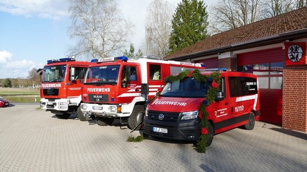FW Südheide: Stützpunktfeuerwehr Beckedorf freut sich über die offizielle Übergabe eines neuen Mannschaftstransportfahrzeugs