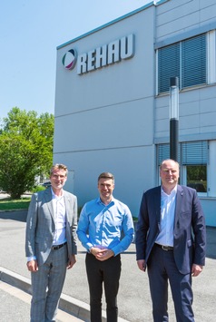Intensiver Austausch: Bundestagsabgeordneter Stefan Müller besucht REHAU Industries